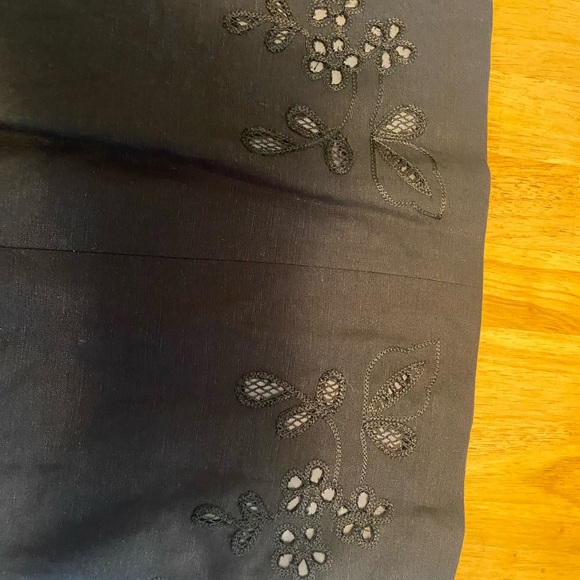 Women’s Alexandra Bartlett black size 16 skirt with designs - Picture 5 of 5